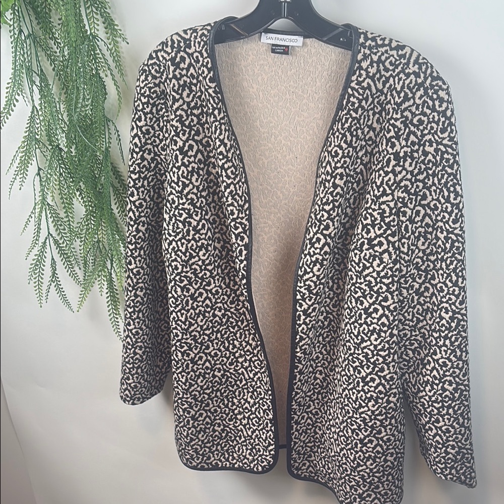Stylish Black and Cream Leopard Print Cardigan
